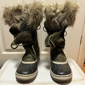 Sorel Joan of arctic boots green size 8.5